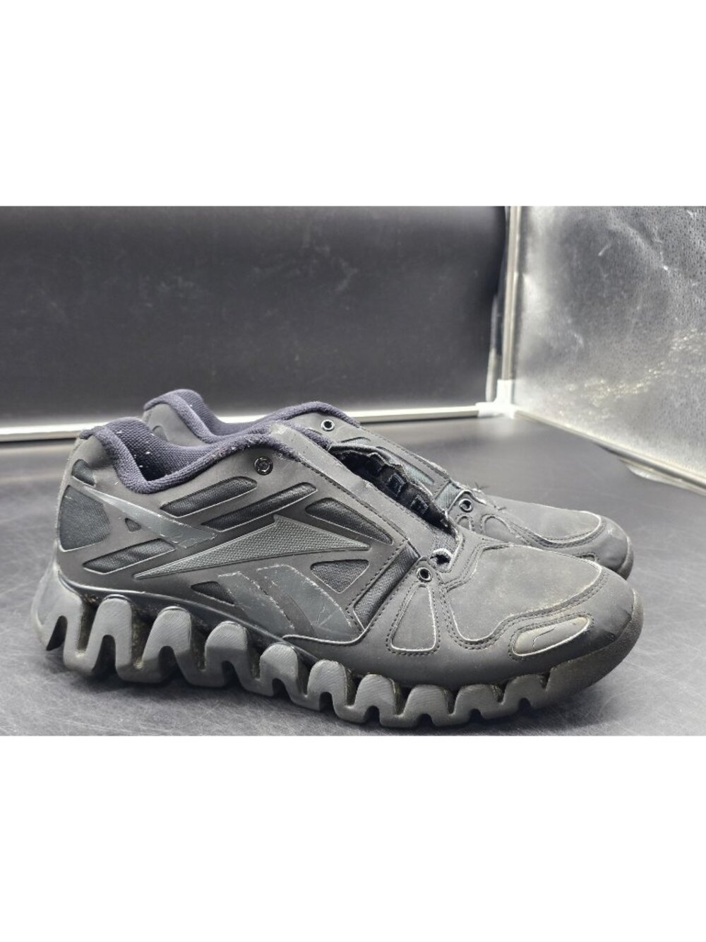 Reebok ZigTech Shoes Mens Size 9 Black Mesh Damaged Running Sneakers No Laces